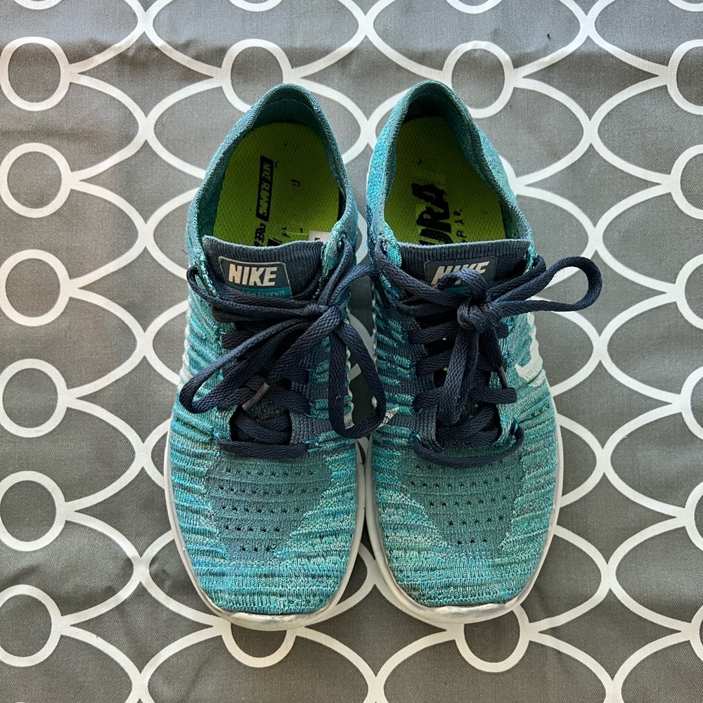 Nike Run Free Flyknit